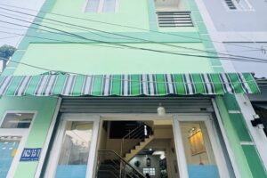 😍🏡🏷️Nhà Vị Trí Rất Đẹp – Sau Căn Mặt Tiền Xe Hơi Đậu Cửa. Bên Hông Có Bãi  Gởi  Xe Hơi  rất thuận tiện🎊💐💐